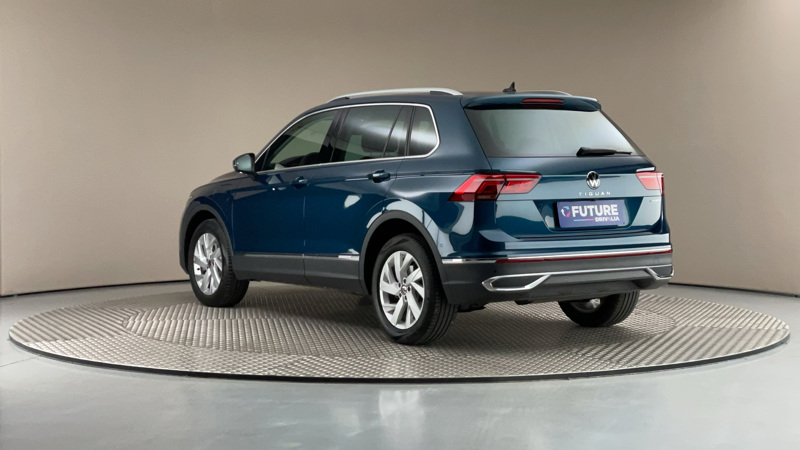 Volkswagen Tiguan - 2