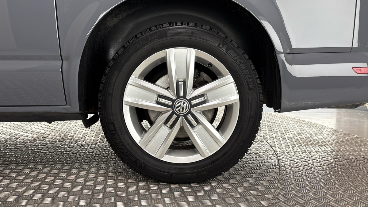 Volkswagen Multivan - 19