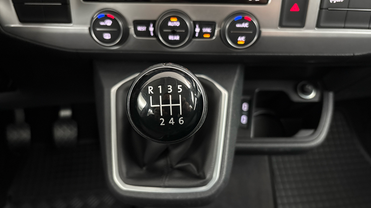 Volkswagen Multivan - 22