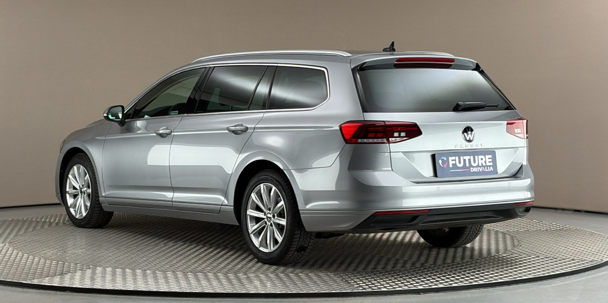Volkswagen Passat - 2